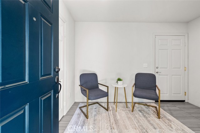 Detail Gallery Image 3 of 40 For 7214 N Chestnut, Van Nuys,  CA 91405 - 2 Beds | 3 Baths