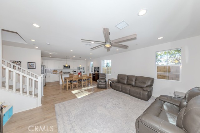 Detail Gallery Image 7 of 64 For 7082 Mallow Drive #2,  Fontana,  CA 92336 - 4 Beds | 3 Baths