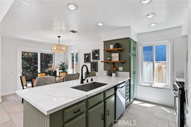 715 Oceanhill Drive, Huntington Beach CA: https://media.crmls.org/medias/d7a42279-19ae-4d30-b5ba-d78e76e0076d.jpg