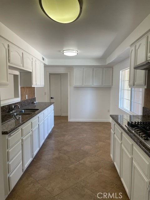 Detail Gallery Image 2 of 12 For 21806 Bryant St, Canoga Park,  CA 91304 - 5 Beds | 3 Baths