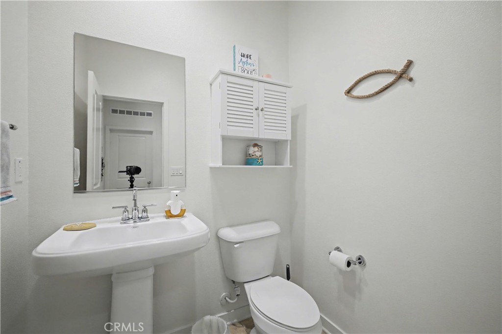 https://media.crmls.org/medias/d7a519b5-4ecb-40cd-8d13-cb21a65dc0fa.jpg?preset=X-Large
