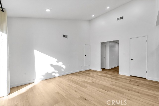 Detail Gallery Image 8 of 29 For 209 S Empire St, Anaheim,  CA 92804 - 3 Beds | 2 Baths