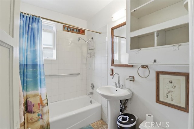 Detail Gallery Image 15 of 39 For 2103 Harriman, Redondo Beach,  CA 90278 - 4 Beds | 3 Baths