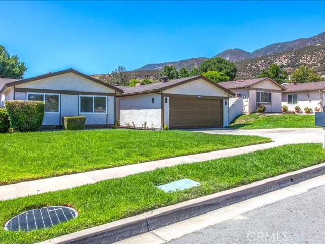 5734 N E Street, San Bernardino CA: https://media.crmls.org/medias/d7a85a06-fa2c-4bb8-8e15-ab94b85ac493.jpg