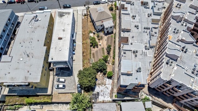 811 N Bunker Hill Avenue, Los Angeles CA: https://media.crmls.org/medias/d7a8b010-656e-4a84-abd9-8a7bb624e978.jpg