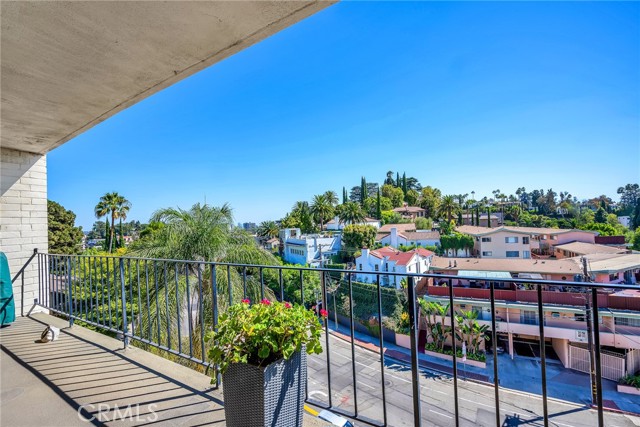 Detail Gallery Image 10 of 29 For 2260 N Cahuenga Boulevard #502,  Los Angeles,  CA 90068 - 2 Beds | 2 Baths