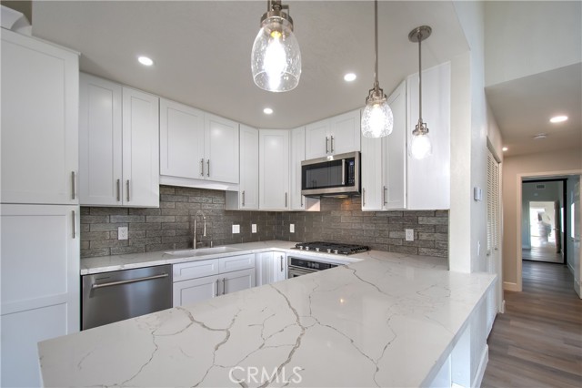 60 Greenmoor, Irvine CA: https://media.crmls.org/medias/d7ab9310-53fa-4990-99b1-a33075e3535c.jpg