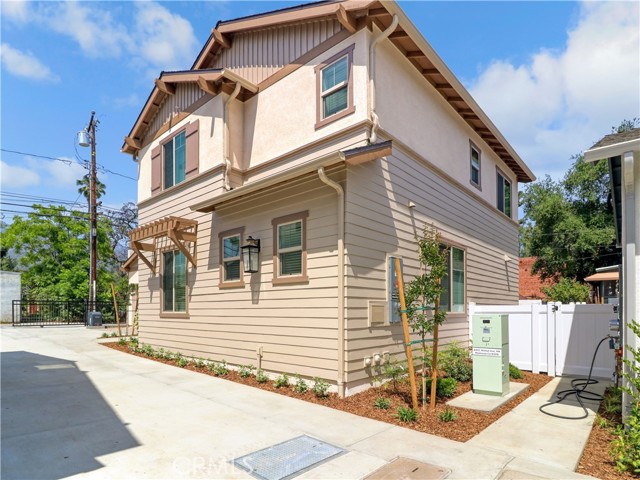 Detail Gallery Image 1 of 51 For 619 E Walnut, Monrovia,  CA 91016 - 3 Beds | 3 Baths