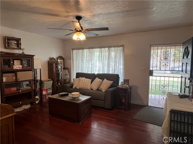 Detail Gallery Image 3 of 21 For 426 W 1st St, Azusa,  CA 91702 - 4 Beds | 2 Baths