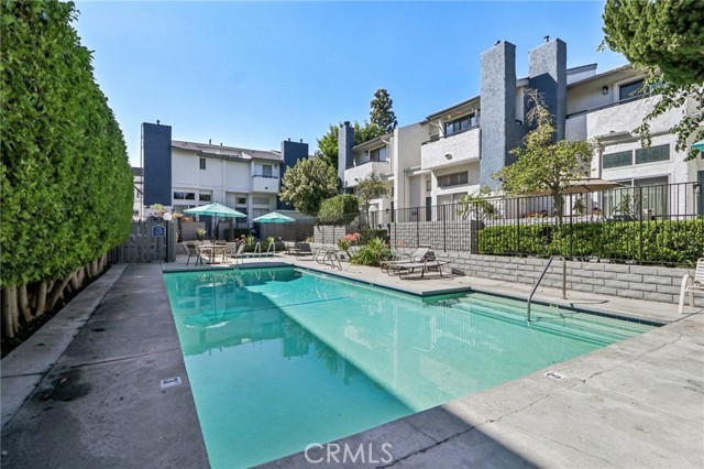 Detail Gallery Image 26 of 37 For 12390 Chandler Bld #J,  Valley Village,  CA 91607 - 3 Beds | 2/1 Baths