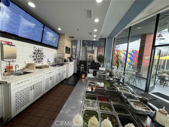 245 Pine Ave Avenue, Long Beach CA: https://media.crmls.org/medias/d7ae0c83-5278-4f59-b907-74f468e9d15d.jpg