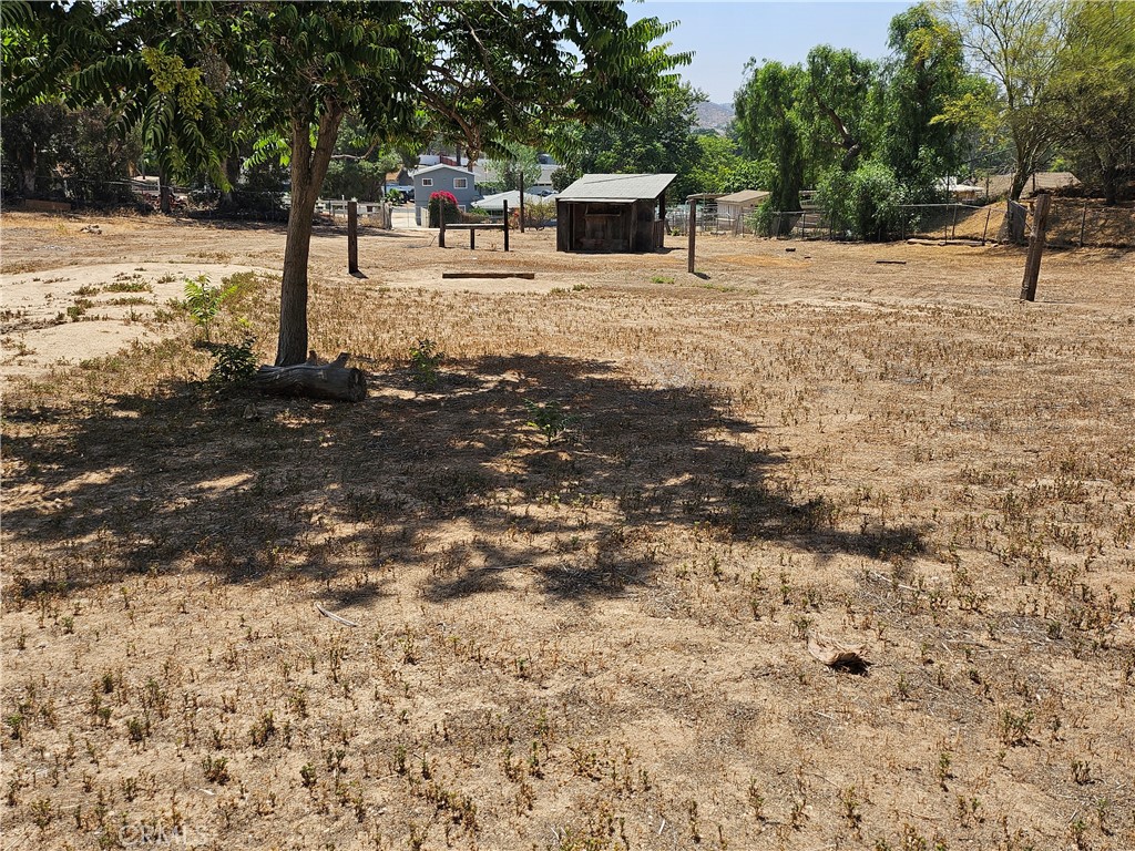 https://media.crmls.org/medias/d7ae46e9-896d-4a40-a8bc-610d52229ca3.jpg?preset=X-Large