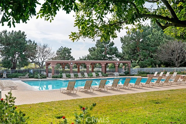 Detail Gallery Image 38 of 45 For 10 Bettoni Aisle, Irvine,  CA 92606 - 3 Beds | 2/1 Baths