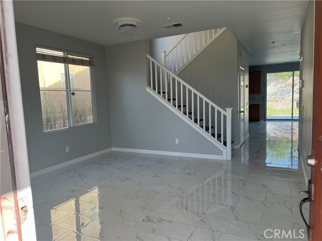 Detail Gallery Image 2 of 33 For 7575 Lime, Fontana,  CA 92336 - 5 Beds | 3 Baths