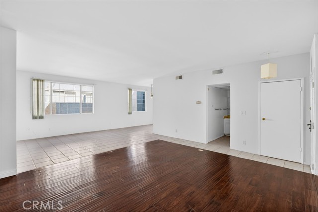 Detail Gallery Image 7 of 33 For 4441 Woodman Ave #111,  Sherman Oaks,  CA 91423 - 0 Beds | 1 Baths