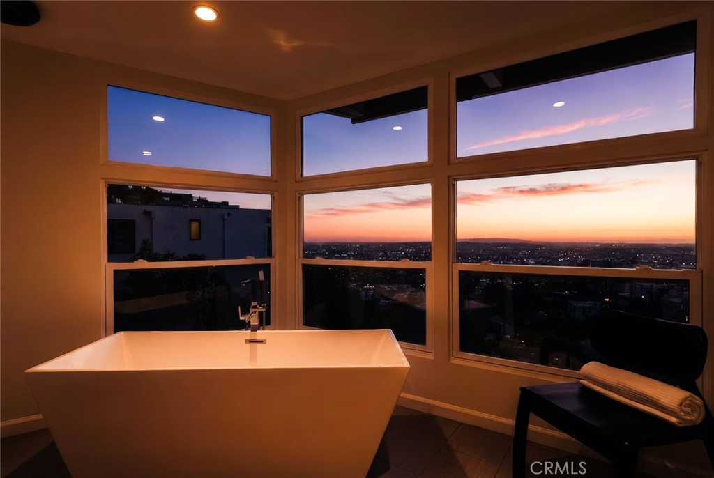https://media.crmls.org/medias/d7b05542-80de-4f21-958a-3fd66887e4b0.jpg?preset=X-Large