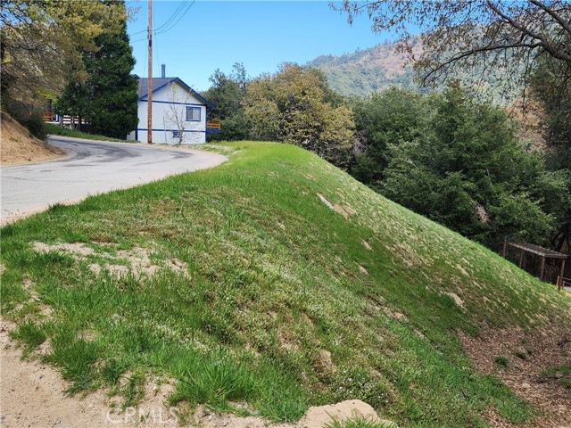 327 Davos Drive, Crestline CA: https://media.crmls.org/medias/d7b1b397-76d5-41d5-9186-9691c7578423.jpg