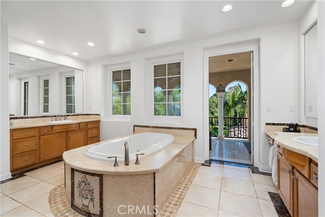 Detail Gallery Image 19 of 41 For 5492 Calarosa Ranch, Camarillo,  CA 93012 - 5 Beds | 5/1 Baths