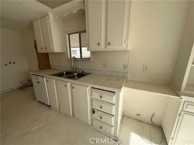 251 S Colorado River Road, Blythe CA: https://media.crmls.org/medias/d7b533b6-f3e7-4aa7-99e1-fe7fc6c6d957.jpg