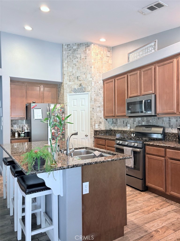 https://media.crmls.org/medias/d7b5cf49-c7b0-490d-a858-fab4f42023db.jpg?preset=X-Large