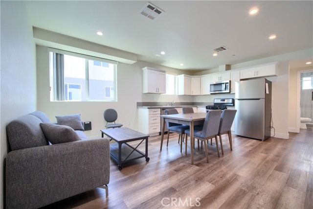 1423 New Hampshire Avenue, Los Angeles CA: https://media.crmls.org/medias/d7b62e8c-acc7-4ad1-971a-ceed06ab6e56.jpg