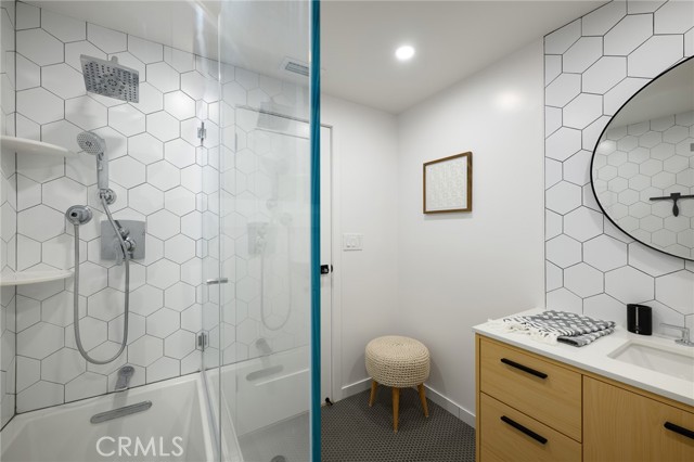 270 Cecil Place, Costa Mesa CA: https://media.crmls.org/medias/d7b675a9-93ce-4681-b738-ae21fe953d8f.jpg