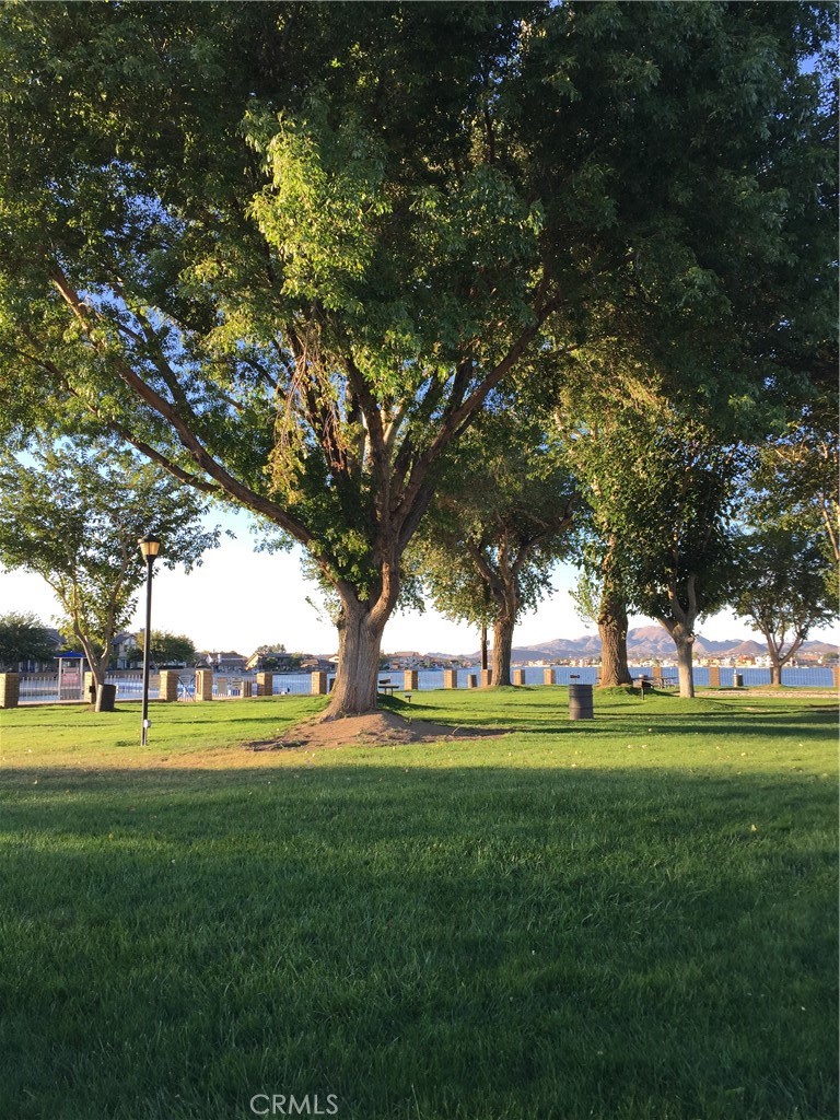https://media.crmls.org/medias/d7b71aa9-4707-4083-8ec2-d391ab781f0d.jpg?preset=X-Large