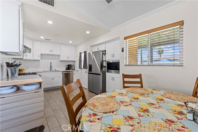 83092 Dillon Avenue, Indio CA: https://media.crmls.org/medias/d7b83b82-060a-4d9d-9889-50408b38d5b3.jpg