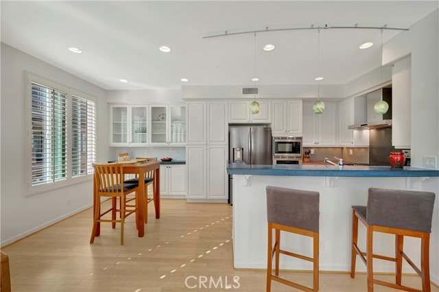 Detail Gallery Image 22 of 48 For 19328 Surfwave Dr, Huntington Beach,  CA 92648 - 3 Beds | 2/1 Baths