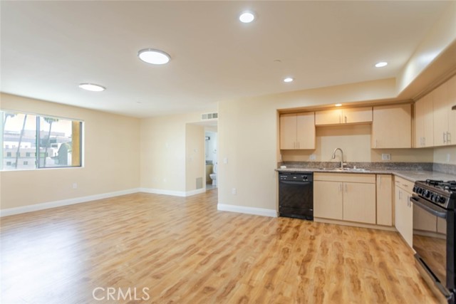 Detail Gallery Image 8 of 18 For 1466 Tamarind Ave #304,  Los Angeles,  CA 90028 - 2 Beds | 2 Baths