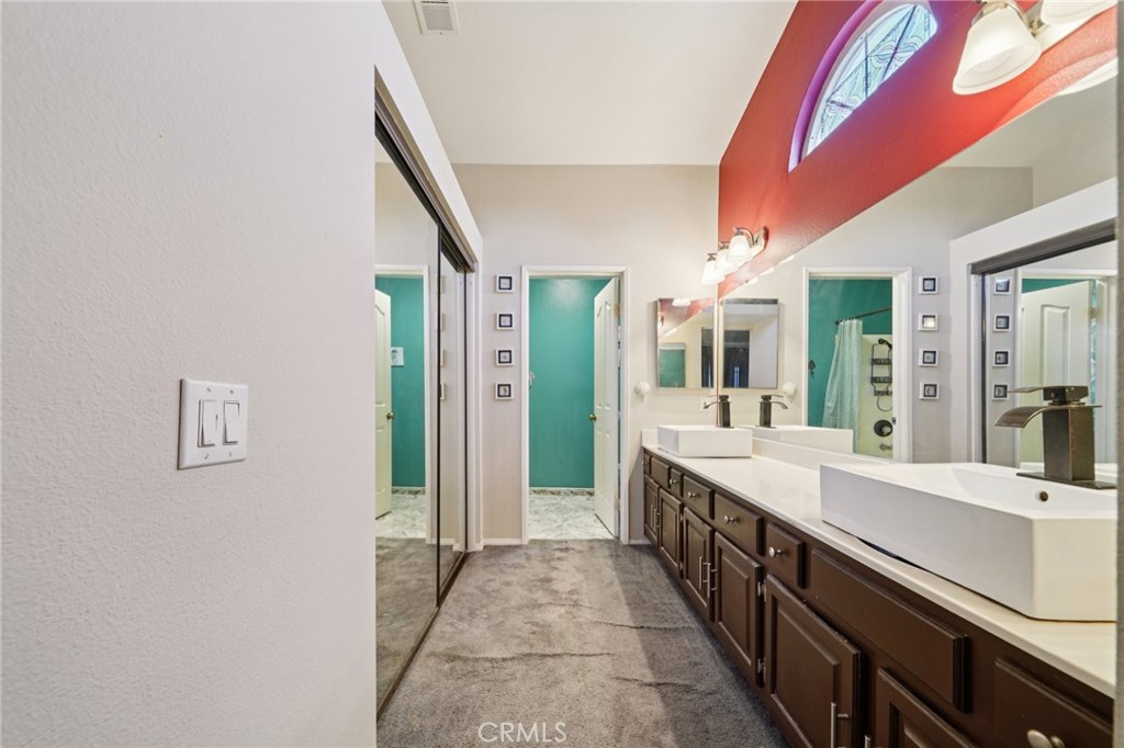 https://media.crmls.org/medias/d7ba2b14-185e-4e57-b1f2-b562971e86f1.jpg?preset=X-Large