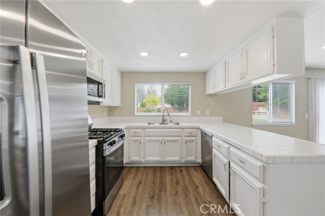 Detail Gallery Image 12 of 42 For 24808 Half Dome Ct, Murrieta,  CA 92562 - 4 Beds | 3 Baths