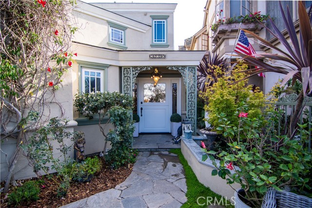 Detail Gallery Image 2 of 41 For 5770 E Lucia, Long Beach,  CA 90803 - 4 Beds | 1/2 Baths