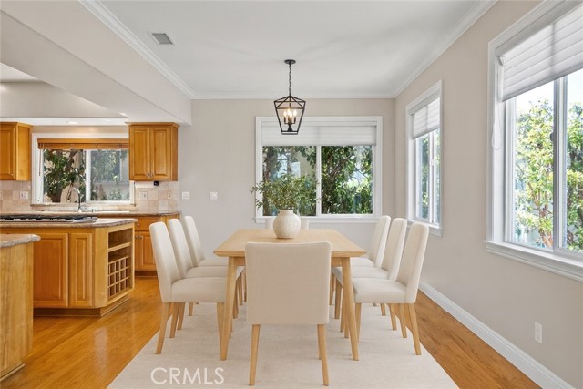 Virtual staging used. Images are for illustrative purposes only and may not reflect actual scale or proportions.
