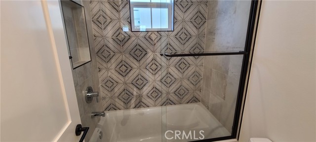 Bathroom 1 Tub/Shower