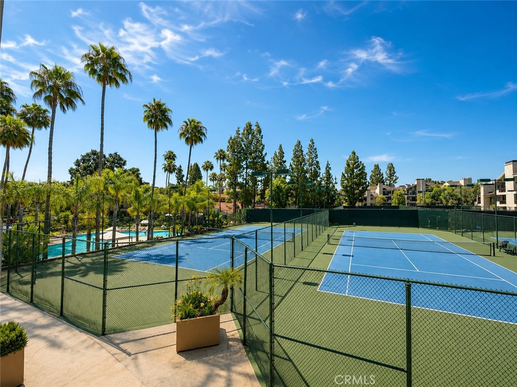 https://media.crmls.org/medias/d7bda179-1ebe-4691-b58a-9bd41db507ed.jpg?preset=X-Large