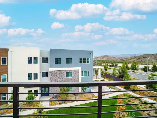 Detail Gallery Image 2 of 47 For 352 Tank, Irvine,  CA 92618 - 3 Beds | 3/1 Baths