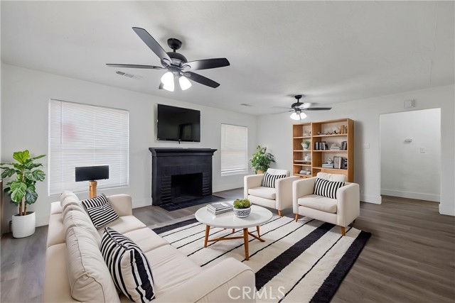 Detail Gallery Image 6 of 35 For 3803 E Clinton Ave, Fresno,  CA 93703 - 3 Beds | 1 Baths