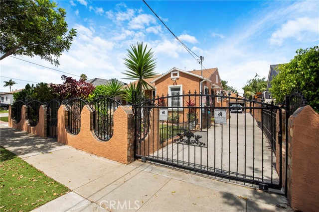 3 Bed Home for Sale in Hawthorne, California