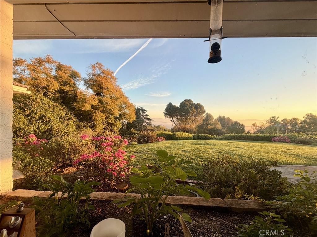 https://media.crmls.org/medias/d7be5aae-9baa-4e46-9ac3-bc0173022e58.jpg?preset=X-Large