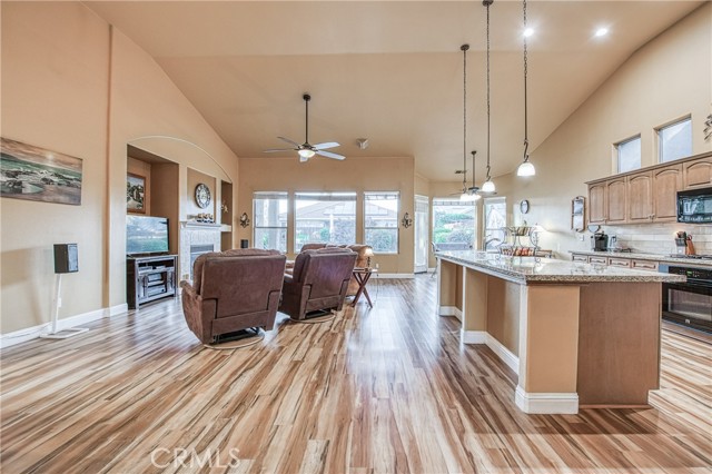 2737 Sussex Avenue, Clovis CA: https://media.crmls.org/medias/d7be605c-f169-409f-8b3d-945aae86bdd6.jpg