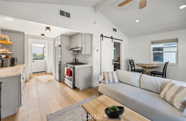 Detail Gallery Image 10 of 24 For 389 Park, Laguna Beach,  CA 92651 - 3 Beds | 2 Baths