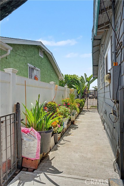 Detail Gallery Image 24 of 28 For 1425 W Gage, Los Angeles,  CA 90047 - 2 Beds | 1 Baths