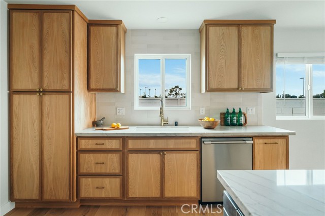 16502 Potter Circle, Huntington Beach CA: https://media.crmls.org/medias/d7c06b5e-b981-4cb6-94d0-edfa0364d33c.jpg