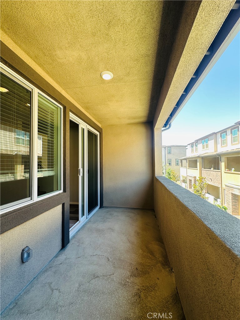 https://media.crmls.org/medias/d7c0de74-5265-4dd1-b8e4-df0238e18daa.jpg?preset=X-Large