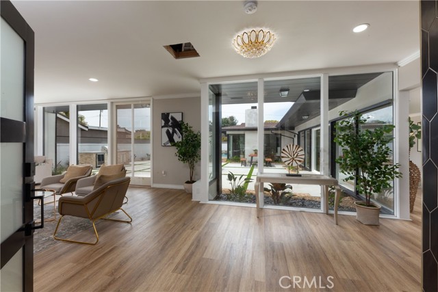 Detail Gallery Image 9 of 75 For 3841 Pacific Ave, Long Beach,  CA 90807 - 5 Beds | 5 Baths