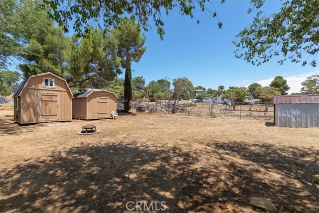 4817 Quartz Hill Rd, Quartz Hill CA: https://media.crmls.org/medias/d7c2a7f8-143f-40f3-be2e-09ae0db676ab.jpg