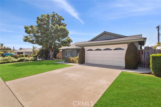 Detail Gallery Image 2 of 23 For 17642 Medford Ave, Tustin,  CA 92780 - 4 Beds | 2 Baths