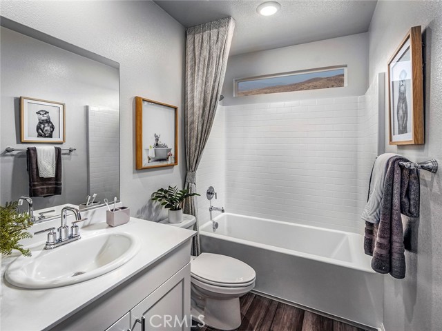 19536 Hanging Rock Road, Lake Elsinore CA: https://media.crmls.org/medias/d7c351b5-af8e-404c-91fe-ba3768962c18.jpg