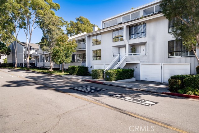 Detail Gallery Image 21 of 27 For 102 Intrepid, Newport Beach,  CA 92663 - 4 Beds | 3 Baths